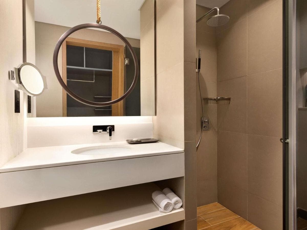 Mercure Dubai Gold District - image 3